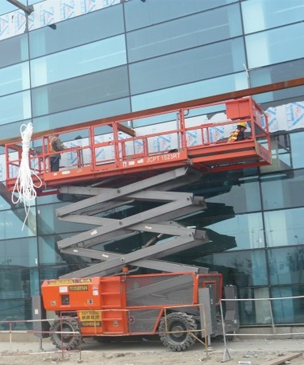 Арендовать аренда ножничного электрического подъемника dingli jcpt1523dcb в Перми